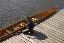 Sjoerd bij de boot.jpg